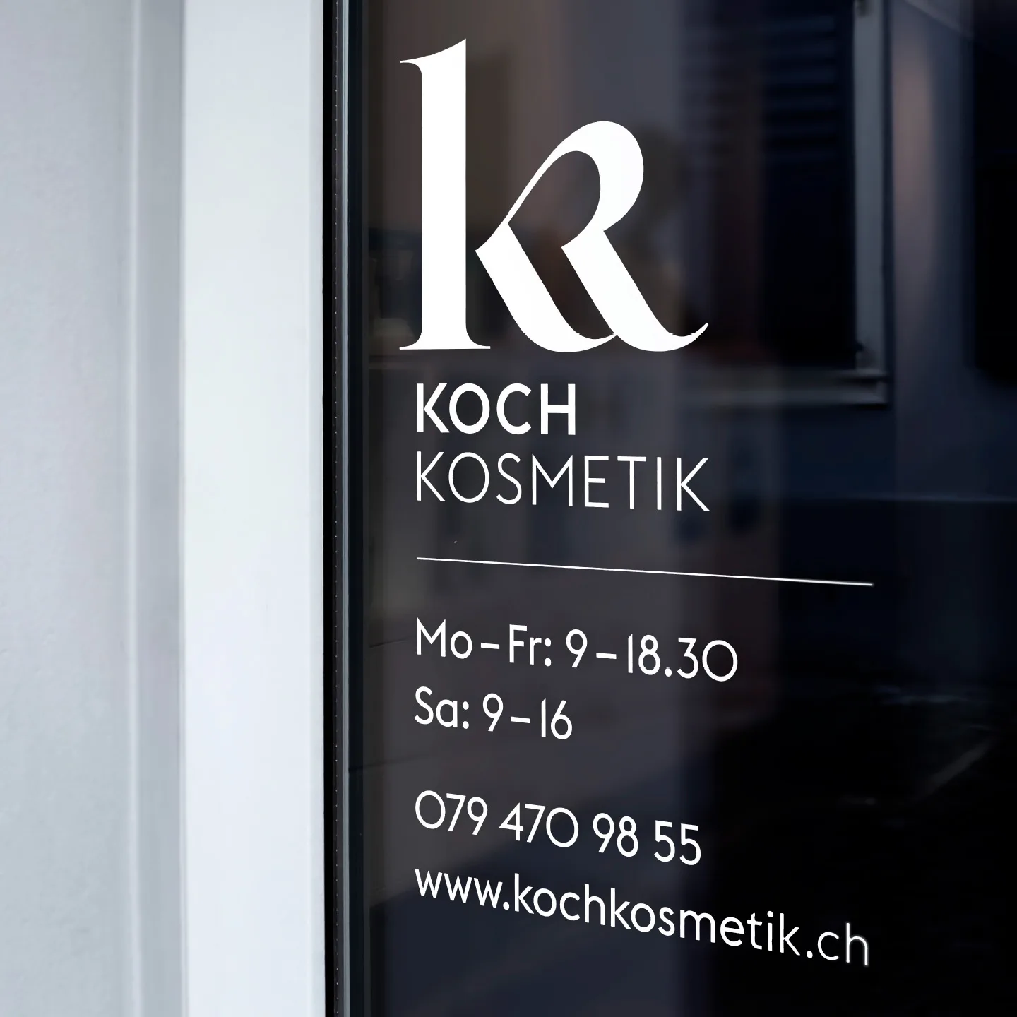 Window sign at Koch Kosmetik cosmetics studio